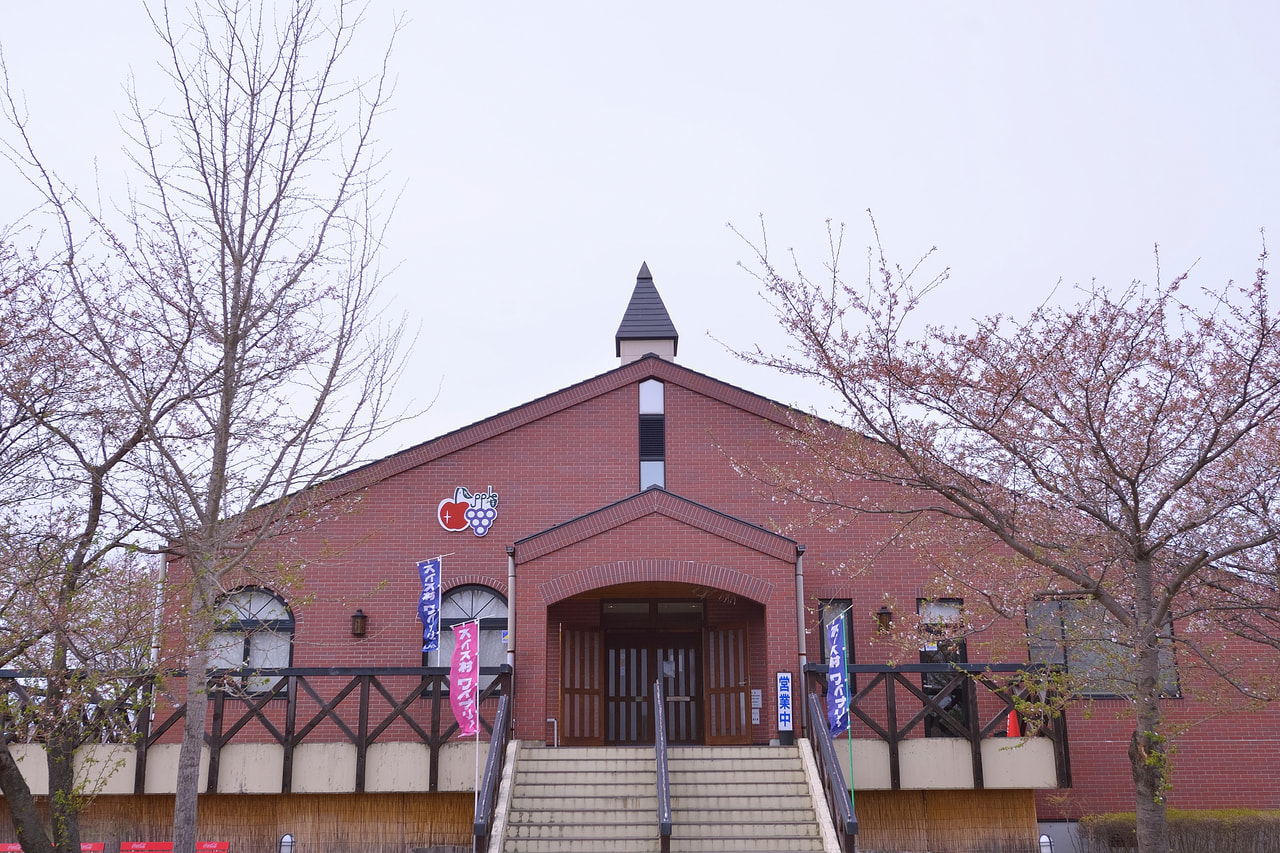 Swiss-Mura Winery Azumi Apple vineyard